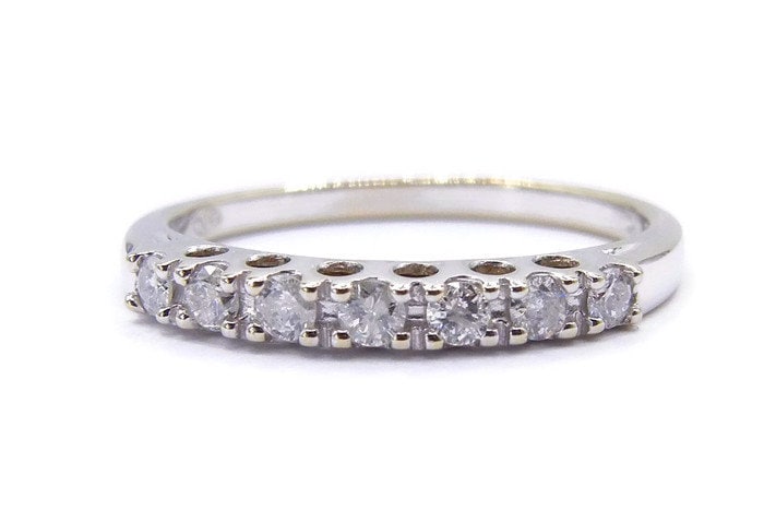 10K Weißgold 7 Diamant Band - Größe Verlobungsring Geschenke Für Ihre Mutter Liebe Schatz # 569 von WatchandWares