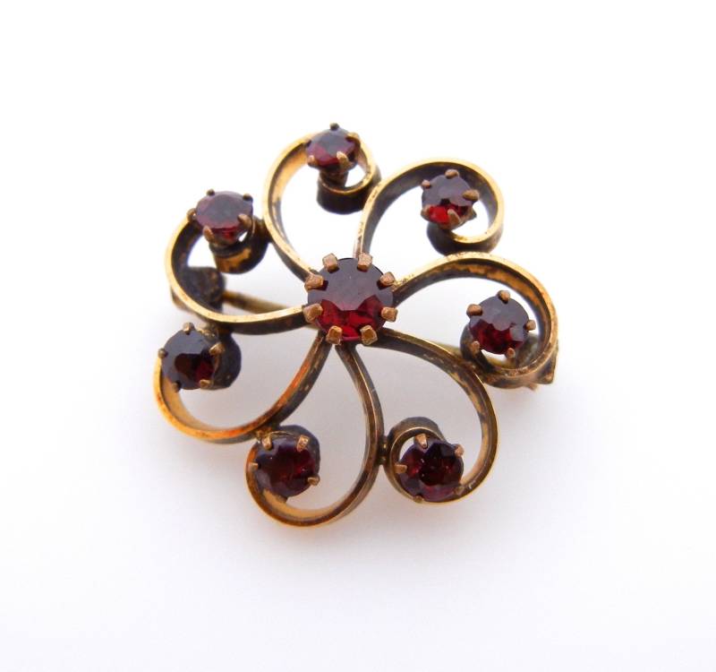 Floral Granat Brosche - Gold Filled Blume Rot Pin Blumen Design Steine Januar Geburtstag Geschenke Für Sie #1262 von WatchandWares