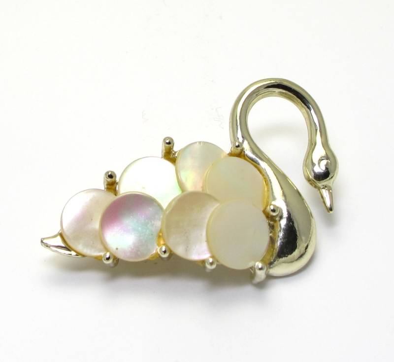 Gold Ton Mutter Der Perle Swan Kostüm Brosche Pin - Milchig Weiß Und Figürliche # 3095 Gold Ton Mutter Der Perle Swan Kostüm Brosche Pin - Milchig Weiß Und Figürliche # 3095 von WatchandWares
