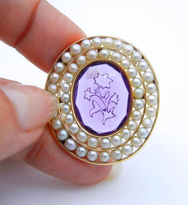 Vintage 14K Gelbgold Perlen Lila Brosche - Oval Kamee Glas Blumen Florale Gewicht 11, 9 Gramm # 1007 von WatchandWares