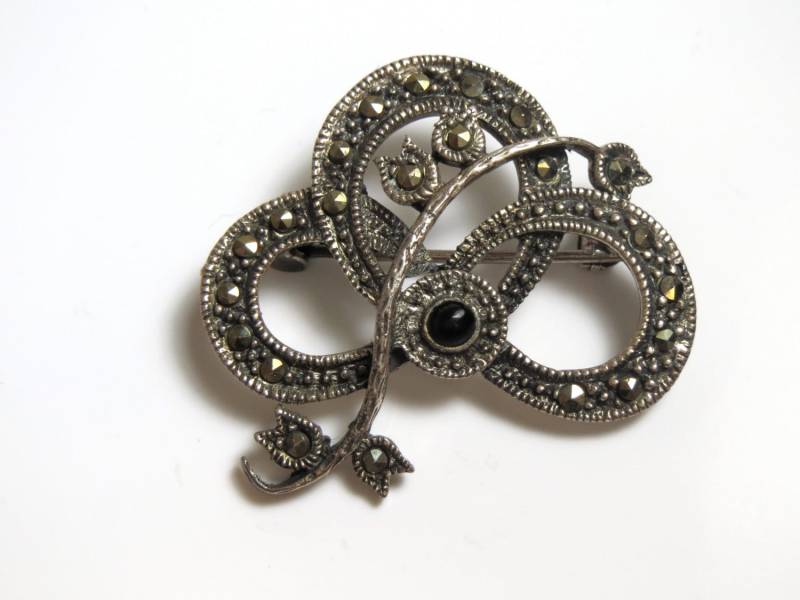 Vintage Sterling Silber Markasit Und Schwarzer Onyx Brosche - Gewicht 7 Gramm Triologie Blume Blätter Frühling #2166 Vintage Sterling Silber Markasit Und Schwarzer Onyx Brosche - Gewicht 7 Gramm Triologie Blume Blätter Frühling #2166 von WatchandWares