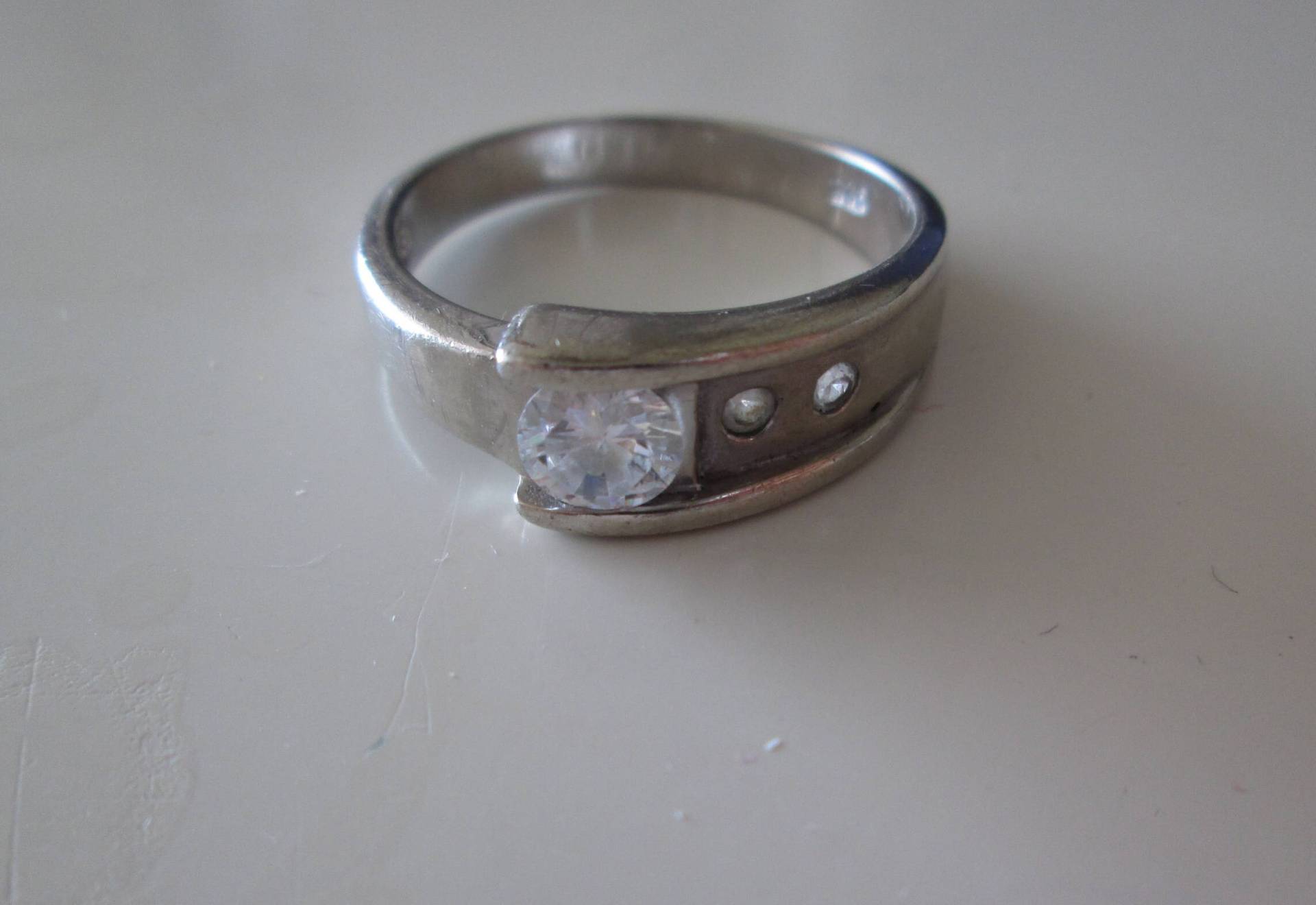 925 Sterling Silber Jahrgang Cz-Band-Ring, Größe 9 925 Sterling Silber Jahrgang Cz-Band-Ring, Größe 9 von WatchesAndJewels