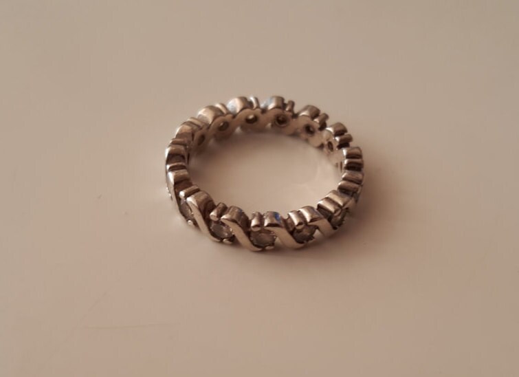 925 Sterling Silber Und Cz Vintage Band Ring, Größe 5 925 Sterling Silber Und Cz Vintage Band Ring, Größe 5 von WatchesAndJewels