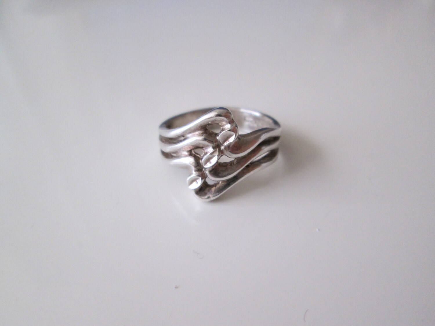 925 Sterling Silber Vintage Carved Wave Ring, Größe 7 925 Sterling Silber Vintage Carved Wave Ring, Größe 7 von WatchesAndJewels