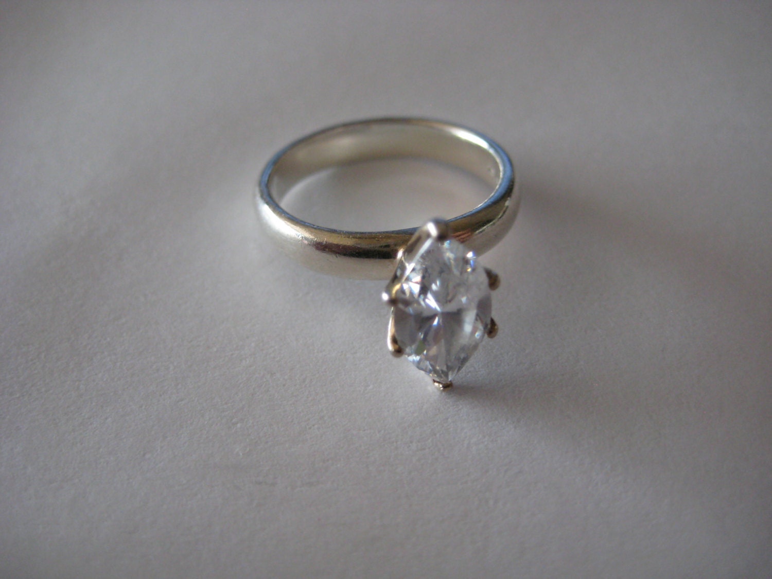 925 Sterling Silber Vintage Cz-Ring, Größe 6 925 Sterling Silber Vintage Cz-Ring, Größe 6 von WatchesAndJewels