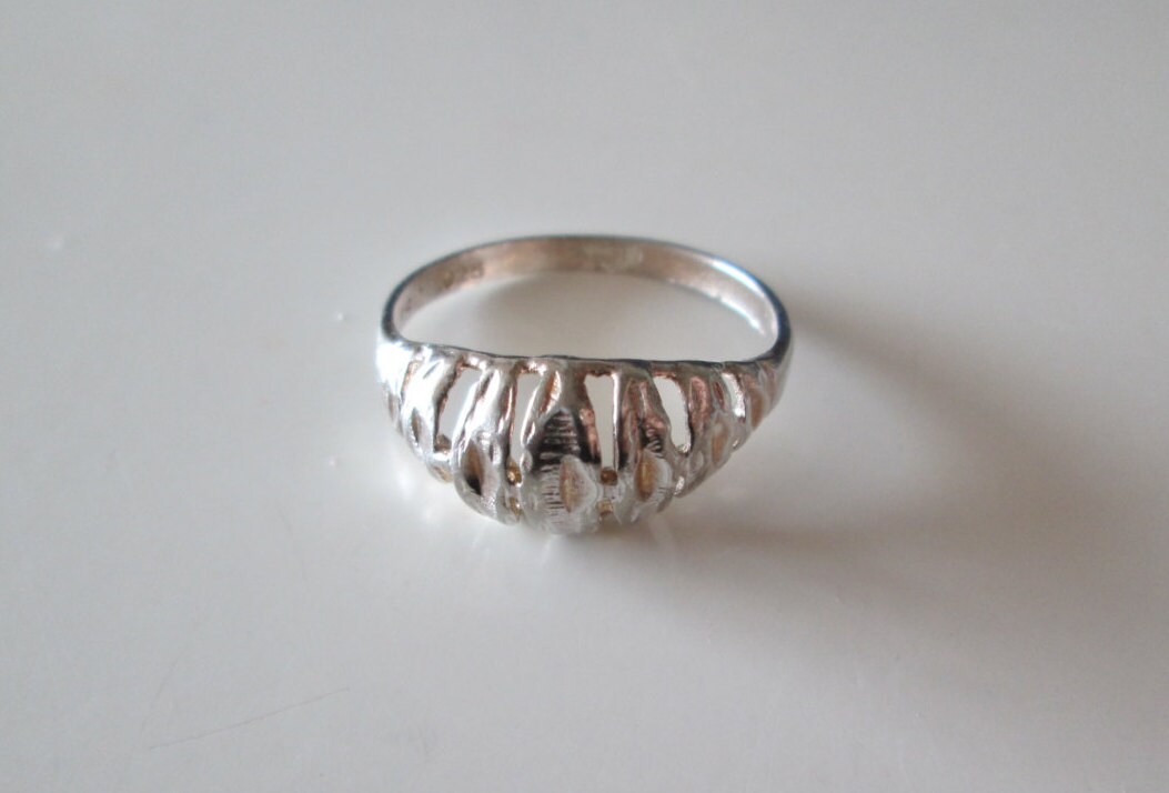 925 Sterling Silber Vintage Dünnen Skelett Geschnitzte Band Ring, Größe 6 925 Sterling Silber Vintage Dünnen Skelett Geschnitzte Band Ring, Größe 6 von WatchesAndJewels