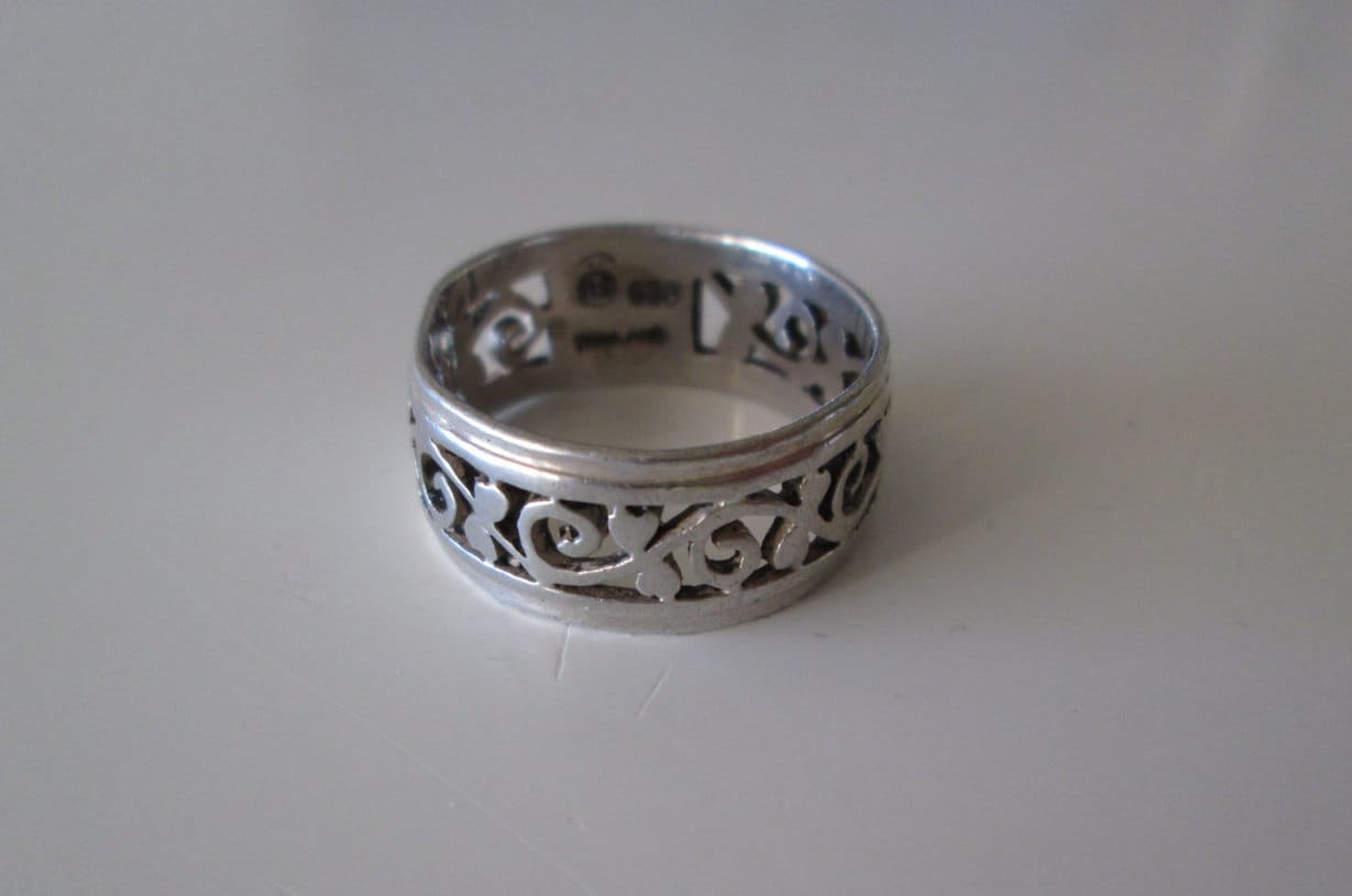 925 Sterling Silber Vintage Geschnitzte Band Ring, Größe 6, 5 925 Sterling Silber Vintage Geschnitzte Band Ring, Größe 6, 5 von WatchesAndJewels
