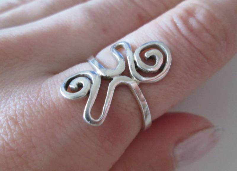 925 Sterling Silber Vintage Grafikform Künstler Ring, Größe 7, 5 925 Sterling Silber Vintage Grafikform Künstler Ring, Größe 7, 5 von WatchesAndJewels