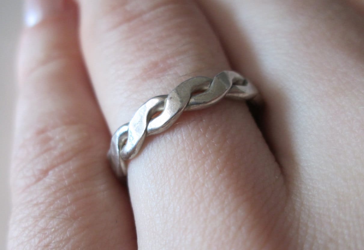 925 Sterling Silber Vintage Thin Braid Band Ring, Größe 6, 5 925 Sterling Silber Vintage Thin Braid Band Ring, Größe 6, 5 von WatchesAndJewels