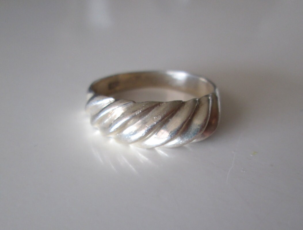 925 Sterlingsilber Vintage Dünne Geschnitzten Band Ring, Größe 7, 5 925 Sterlingsilber Vintage Dünne Geschnitzten Band Ring, Größe 7, 5 von WatchesAndJewels
