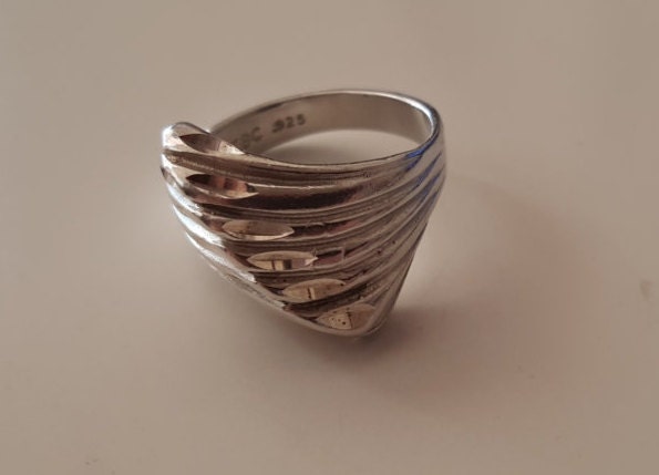 925 Sterlingsilber Vintage Geometrisch Geschnitzte Band Ring, Größe 6, 5 925 Sterlingsilber Vintage Geometrisch Geschnitzte Band Ring, Größe 6, 5 von WatchesAndJewels