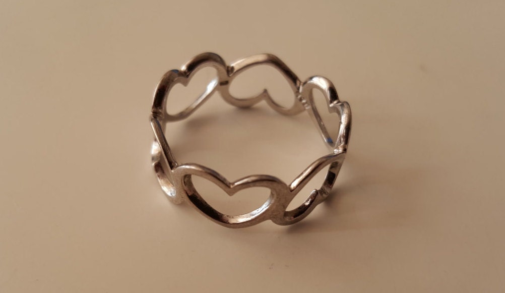 925 Sterlingsilber Vintage Herzen Band Ring, Größe 9 925 Sterlingsilber Vintage Herzen Band Ring, Größe 9 von WatchesAndJewels