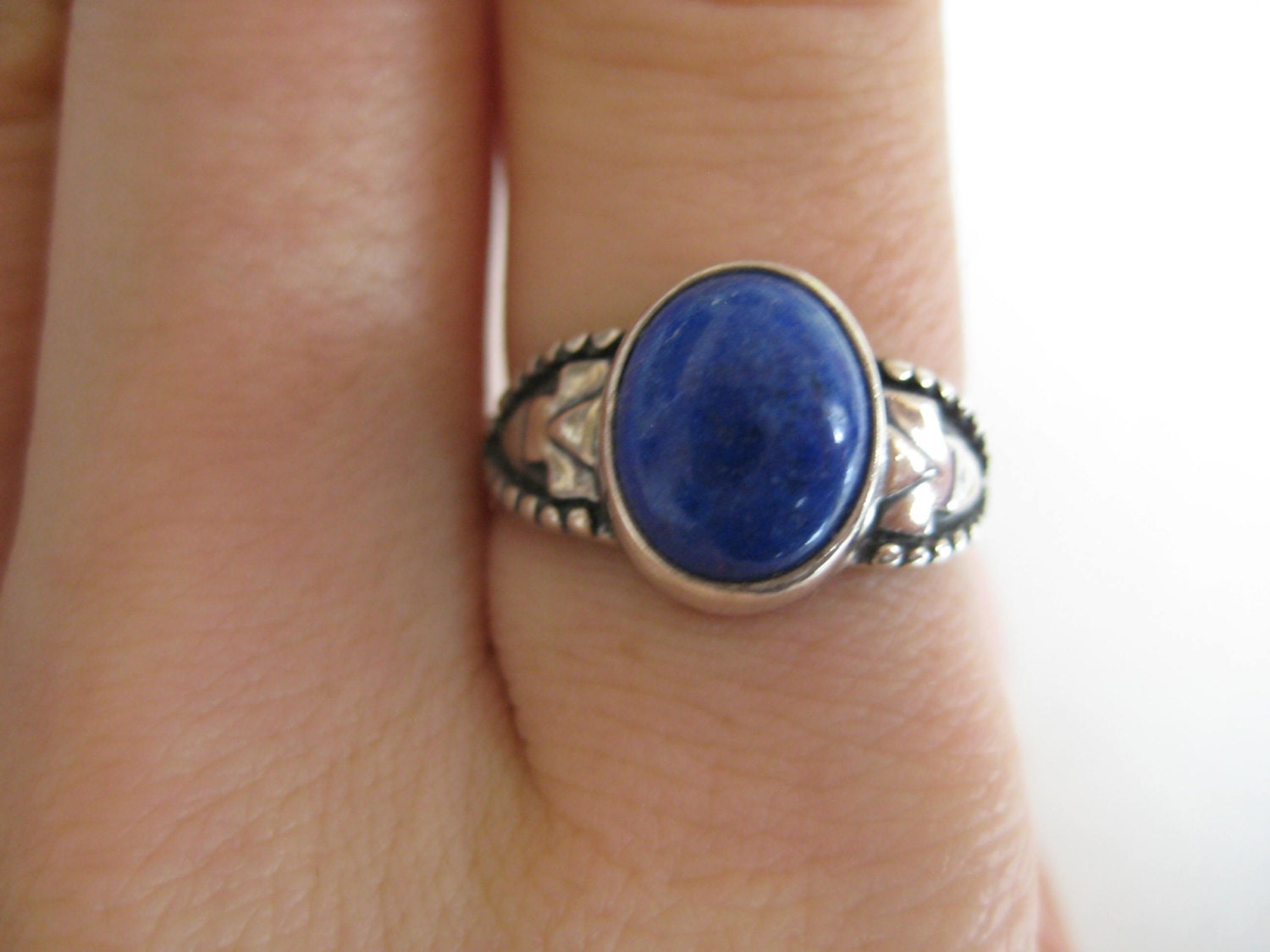 Blauer Edelstein Vintage Sterling Silber Ringgröße 7, 5 Blauer Edelstein Vintage Sterling Silber Ringgröße 7, 5 von WatchesAndJewels