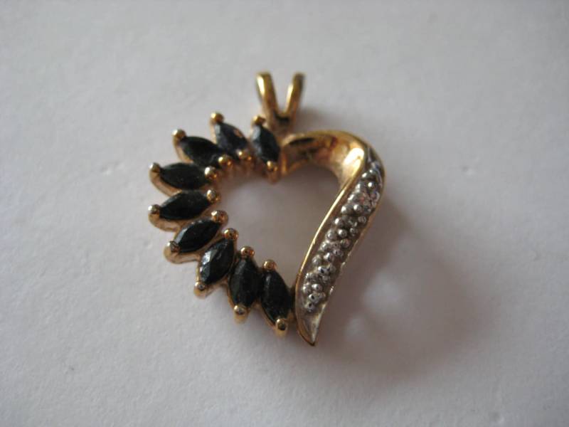 Gold Über 925 Sterlingsilber-Vintage-Saphir-Herz-Anhänger von WatchesAndJewels