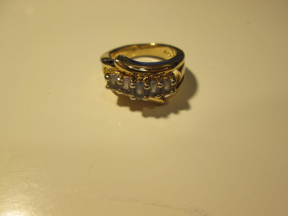Hellblau-Edelstein Gold Über Sterling Silber Vintage-Ring, Größe 4, 5 Hellblau-Edelstein Gold Über Sterling Silber Vintage-Ring, Größe 4, 5 von WatchesAndJewels