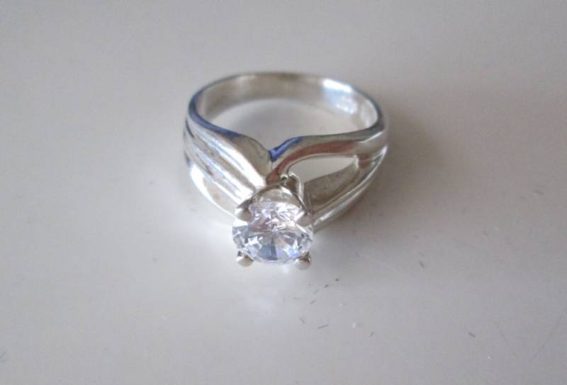 Jahrgang Sterling Silber Klar Diamonique Verlobungsring Größe 6 Jahrgang Sterling Silber Klar Diamonique Verlobungsring Größe 6 von WatchesAndJewels