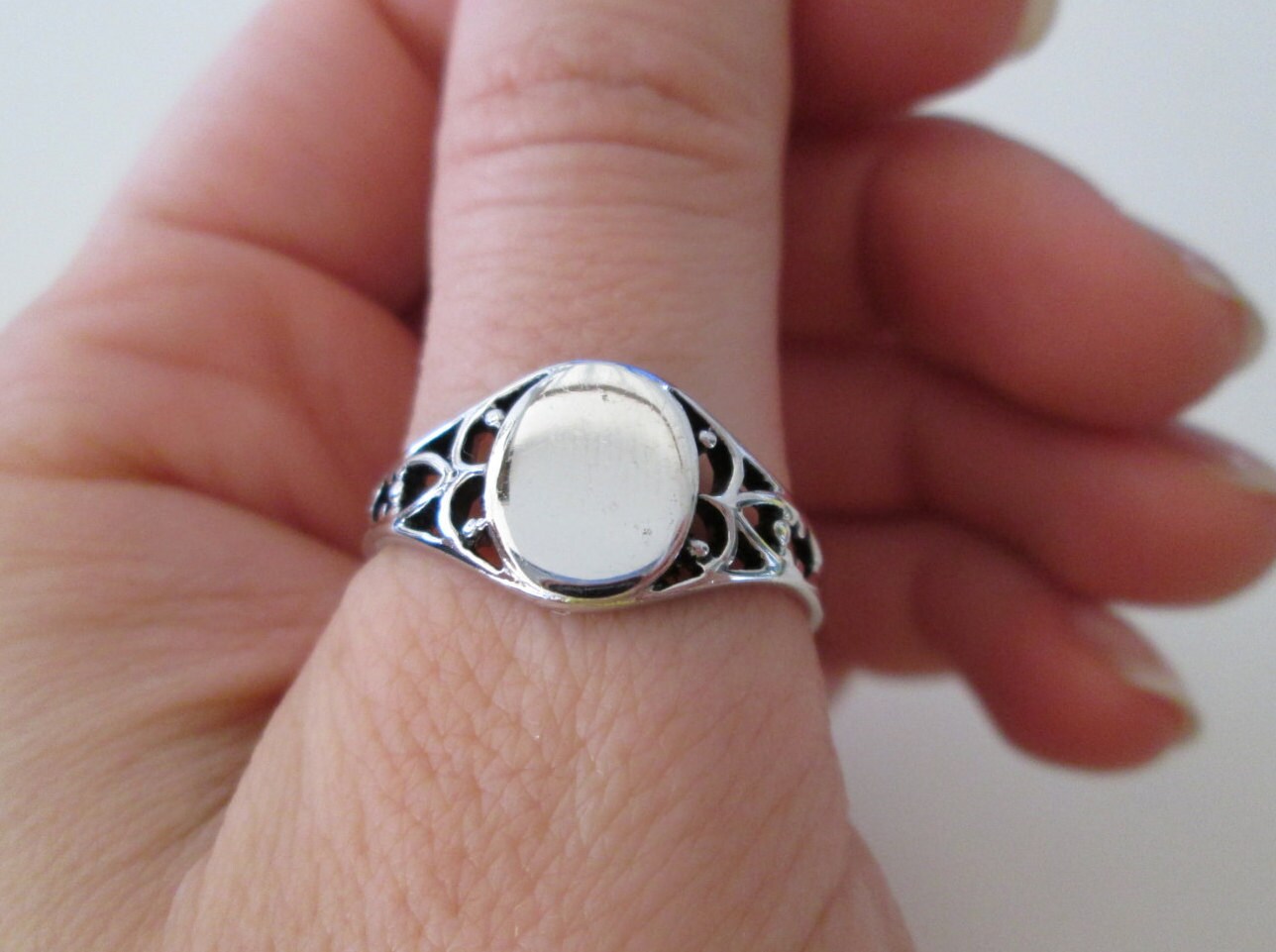 Lind Sterling Silber Dünnes Bandring Klar Für Die Gravur, Größe 12 Lind Sterling Silber Dünnes Bandring Klar Für Die Gravur, Größe 12 von WatchesAndJewels