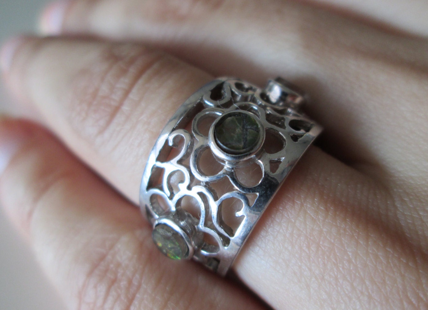 Mutter Der Perle Vintage Sterling Silber Geschnitzt Band Ring Größe 6, 5 Mutter Der Perle Vintage Sterling Silber Geschnitzt Band Ring Größe 6, 5 von WatchesAndJewels