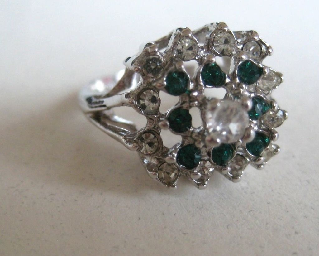 Neue 14 K.g.e.-Sterling-Silber Mit Grün Cz Steine Ring, Größe 6 Neue 14 K.g.e.-Sterling-Silber Mit Grün Cz Steine Ring, Größe 6 von WatchesAndJewels
