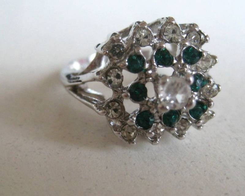 Neue 14 K.g.e.-Sterling-Silber Mit Grün Cz Steine Ring, Größe 6 Neue 14 K.g.e.-Sterling-Silber Mit Grün Cz Steine Ring, Größe 6 von WatchesAndJewels