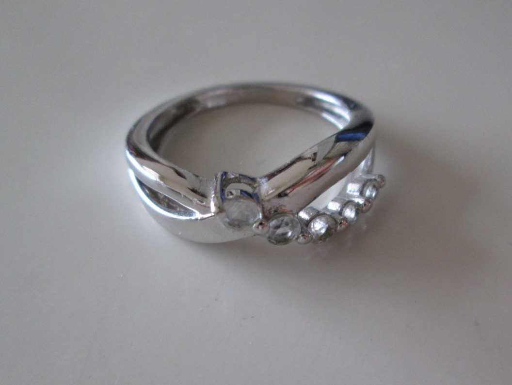 Neue Sterling Silber 925 Klar Edelstein Band Ring, Gr. 7 Neue Sterling Silber 925 Klar Edelstein Band Ring, Gr. 7 von WatchesAndJewels