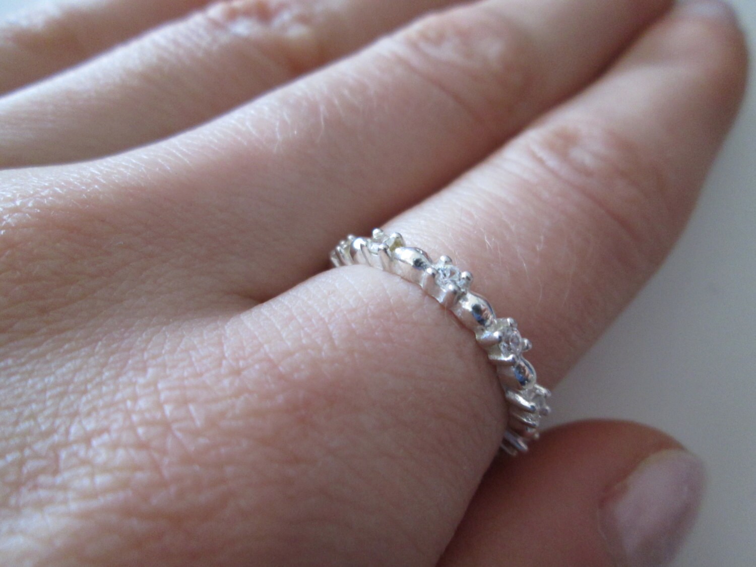 Neue Sterling Silber 925 Klar Edelstein Band Ring, Gr. 7 Neue Sterling Silber 925 Klar Edelstein Band Ring, Gr. 7 von WatchesAndJewels