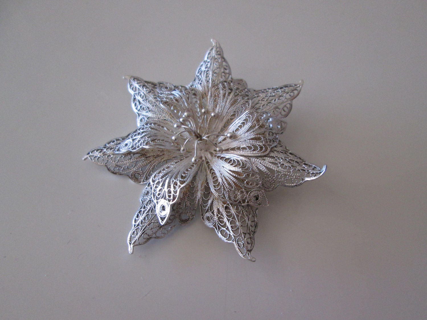 Ocb Dekorative Geschnitzte Flower Sterling Silber Vintage Pin von WatchesAndJewels