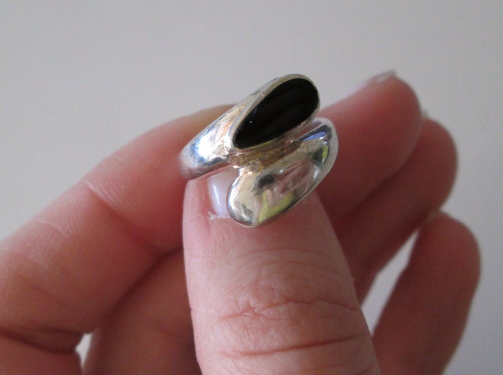 Onyx Sterlingsilber 925 Wrap Ring, Größe 6, 5, Super Zustand Onyx Sterlingsilber 925 Wrap Ring, Größe 6, 5, Super Zustand von WatchesAndJewels