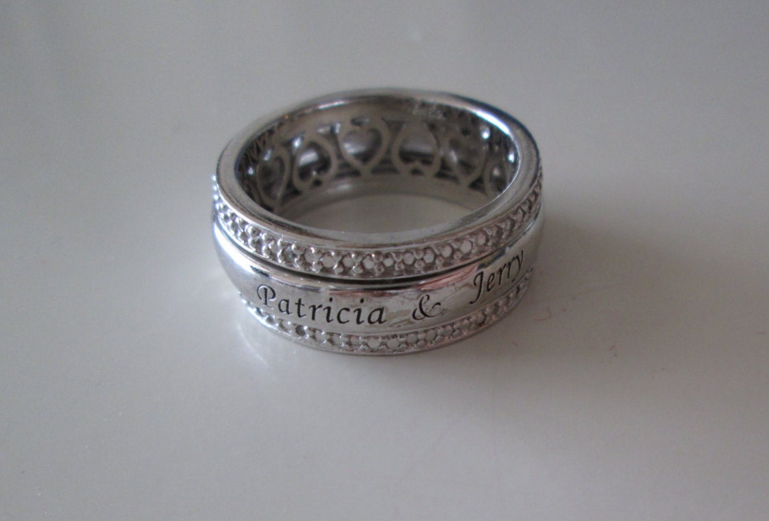 Patricia Und Jerry Sterling Silber Unisex Geschnitzt Dicken Band Ring, Größe 8, 5 Patricia Und Jerry Sterling Silber Unisex Geschnitzt Dicken Band Ring, Größe 8, 5 von WatchesAndJewels
