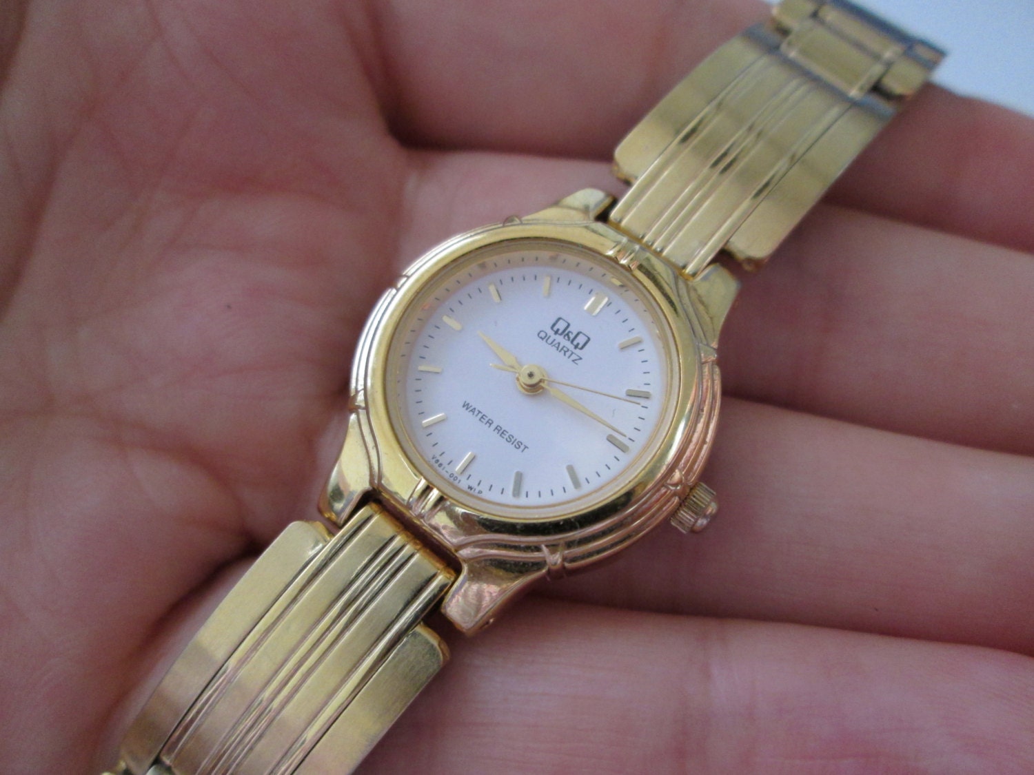 Q & Wasser Resistent Jahrgang Gold Ton Quarz Damenuhr Q & Wasser Resistent Jahrgang Gold Ton Quarz Damenuhr von WatchesAndJewels