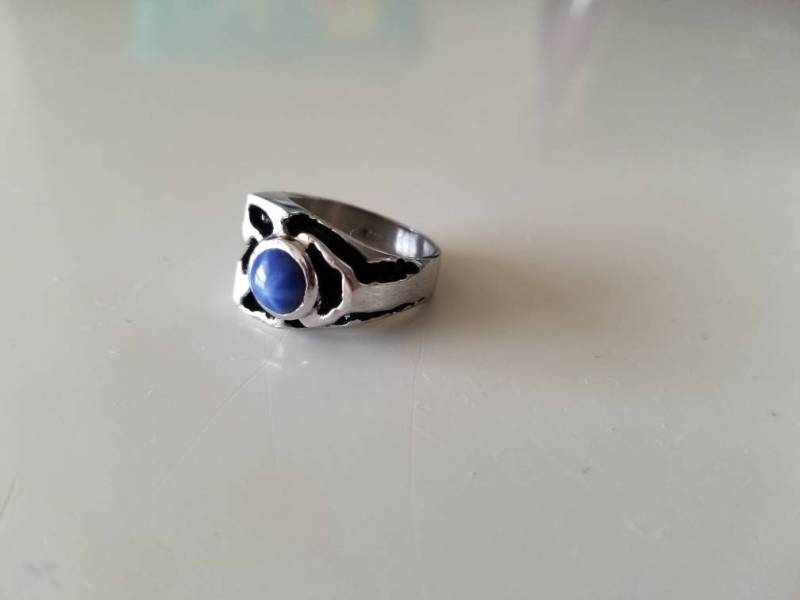 Sterling Silber 925 Vintage Band Ring Mit Blauen Steinen, Größe 6 Sterling Silber 925 Vintage Band Ring Mit Blauen Steinen, Größe 6 von WatchesAndJewels