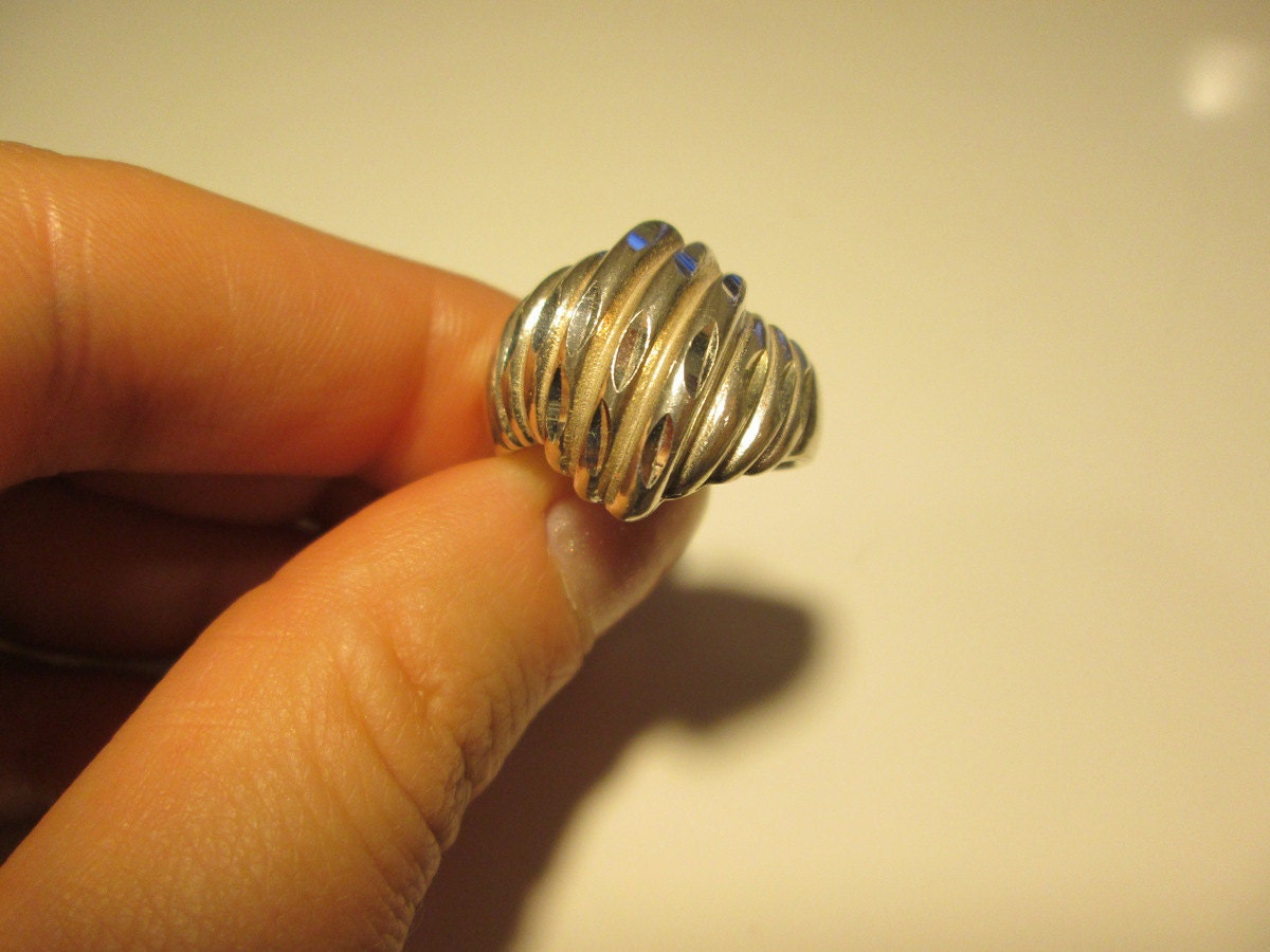 Sterling Silber Vintage Strukturierte Knoten-Ring, Größe 7, 5 Sterling Silber Vintage Strukturierte Knoten-Ring, Größe 7, 5 von WatchesAndJewels