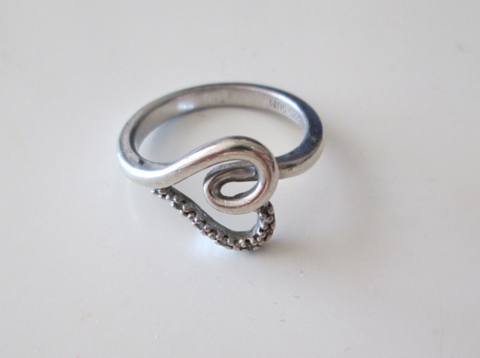 Sun-Sterling Silber Vintage Twisted Herz Ring Mit Steinen, Größe 7 Sun-Sterling Silber Vintage Twisted Herz Ring Mit Steinen, Größe 7 von WatchesAndJewels