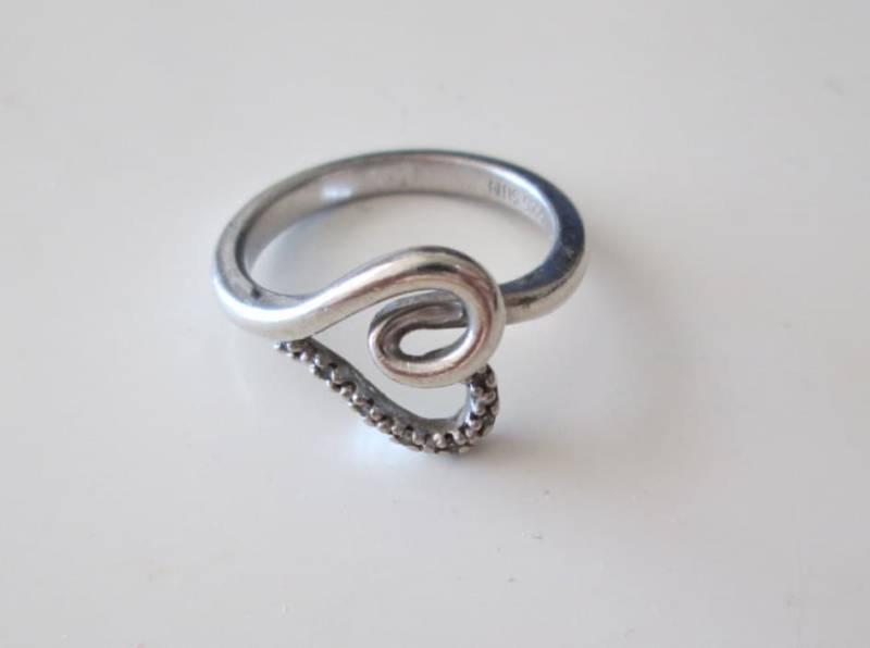 Sun-Sterling Silber Vintage Twisted Herz Ring Mit Steinen, Größe 7 Sun-Sterling Silber Vintage Twisted Herz Ring Mit Steinen, Größe 7 von WatchesAndJewels