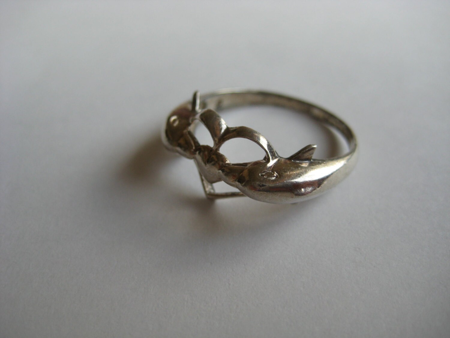 Vintage Dolphin Liebe Sterling Silber Ringgröße 8 Vintage Dolphin Liebe Sterling Silber Ringgröße 8 von WatchesAndJewels