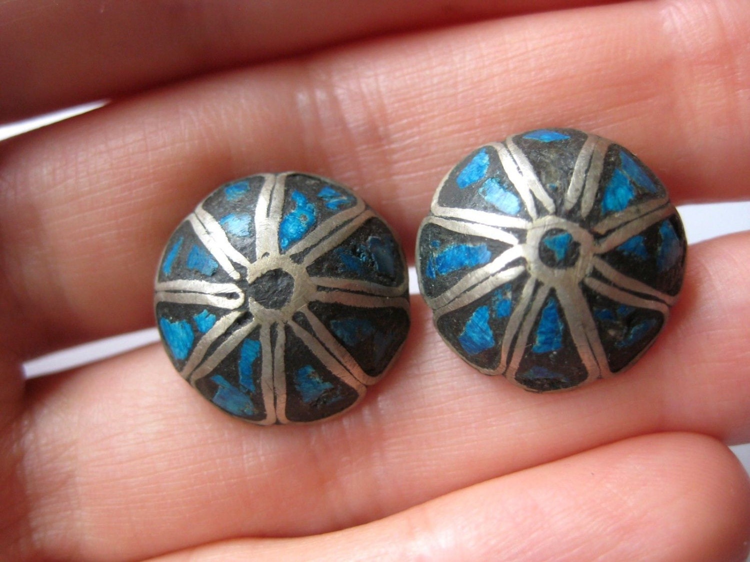 Vintage Handarbeit Schraube-Back-Ohrringe Türkis Blume Vintage Handarbeit Schraube-Back-Ohrringe Türkis Blume von WatchesAndJewels