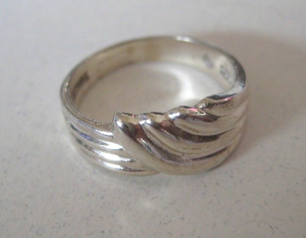 Vintage Sterling Silber Band Ringgröße 7 Vintage Sterling Silber Band Ringgröße 7 von WatchesAndJewels
