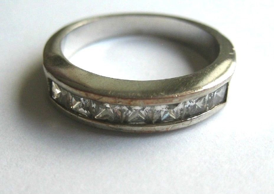Vintage Sterling Silber Klar Cz Stein-Band-Ring, Größe 7, 5 Vintage Sterling Silber Klar Cz Stein-Band-Ring, Größe 7, 5 von WatchesAndJewels
