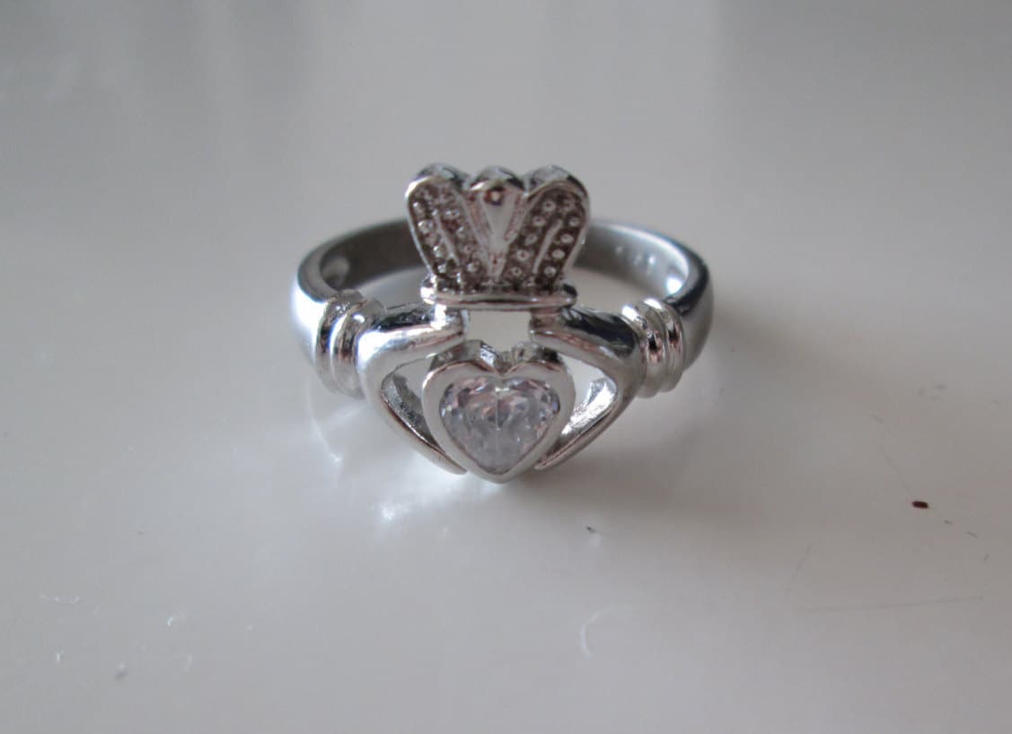 Vintage Sterling Silber Klar Cz Versprechen Ring, Größe 8, 5 Vintage Sterling Silber Klar Cz Versprechen Ring, Größe 8, 5 von WatchesAndJewels