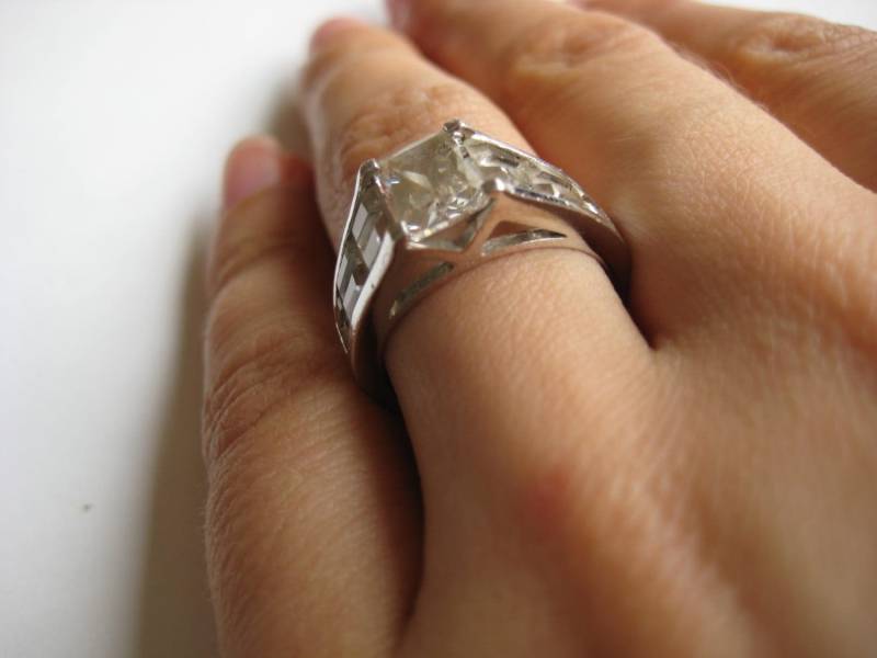Vintage Sterling Silber Klare Cz Band Ring Größe 7 Vintage Sterling Silber Klare Cz Band Ring Größe 7 von WatchesAndJewels