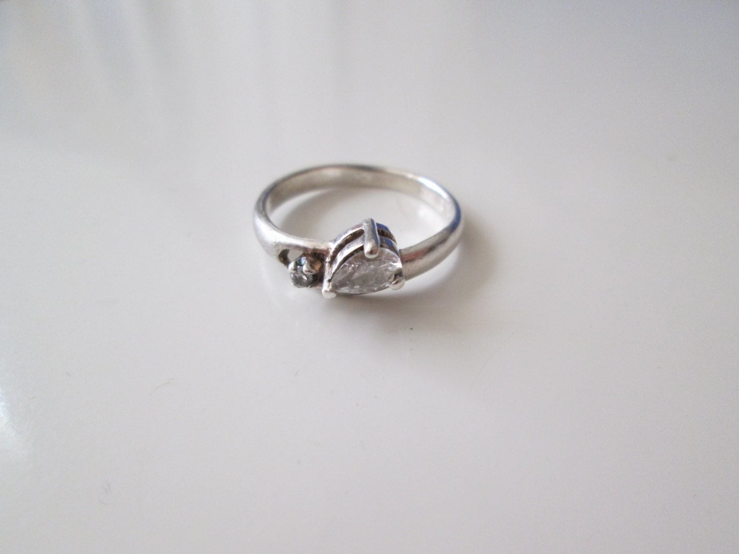 Vintage Sterling Silber Klare Cz Ring-Größe 7, 5 Vintage Sterling Silber Klare Cz Ring-Größe 7, 5 von WatchesAndJewels