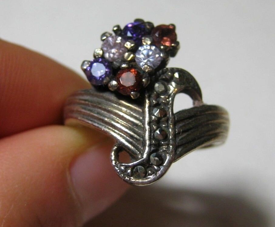 Vintage Sterling Silber Markasiten Und Mehrfarbige Edelstein-Ring Größe 7, 5 Vintage Sterling Silber Markasiten Und Mehrfarbige Edelstein-Ring Größe 7, 5 von WatchesAndJewels