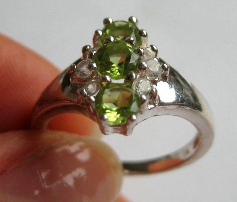 Vintage Sterling-Silber Mit Grün Cz Ring, Größe 7 Vintage Sterling-Silber Mit Grün Cz Ring, Größe 7 von WatchesAndJewels