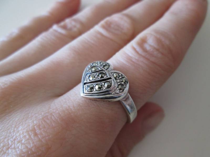 Weinlese-Markasiten-Herz-sterling Silber Ring-Größe 8 Weinlese-Markasiten-Herz-sterling Silber Ring-Größe 8 von WatchesAndJewels