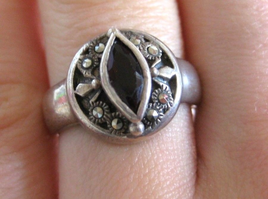 sterling 925 Vintage Ring Mit Rubin Und Markasiten, Größe 6, 5 sterling 925 Vintage Ring Mit Rubin Und Markasiten, Größe 6, 5 von WatchesAndJewels