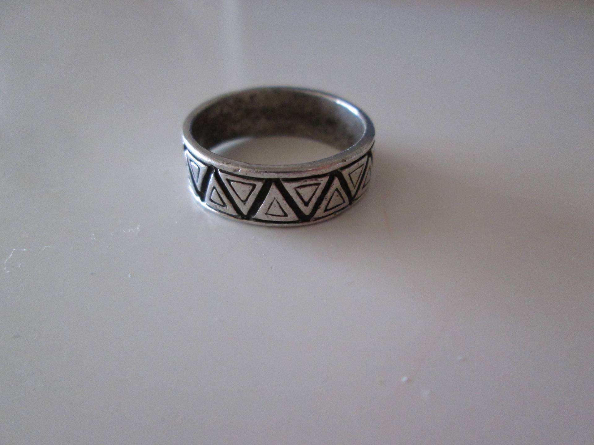 sterling Silber Vintage Dreiecken Geschnitzten Bandring, Größe 5, 5 sterling Silber Vintage Dreiecken Geschnitzten Bandring, Größe 5, 5 von WatchesAndJewels