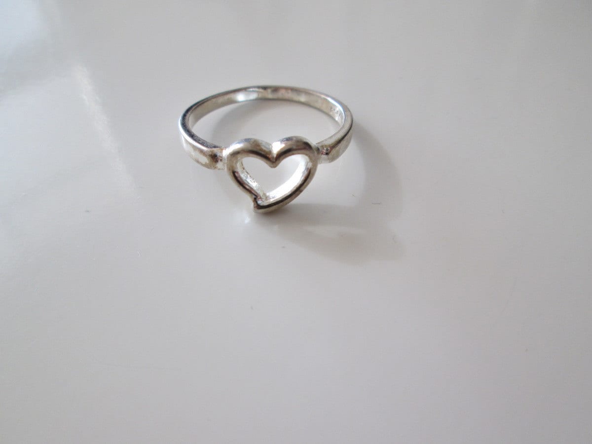 sterling Silber Vintage Dünne Herz-Ring, Größe 9 sterling Silber Vintage Dünne Herz-Ring, Größe 9 von WatchesAndJewels