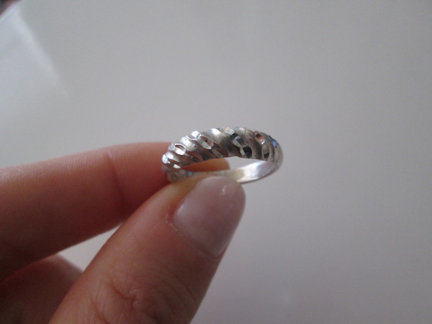 sterling Silber Vintage Geschnitzt Band Ring, Größe 6 sterling Silber Vintage Geschnitzt Band Ring, Größe 6 von WatchesAndJewels