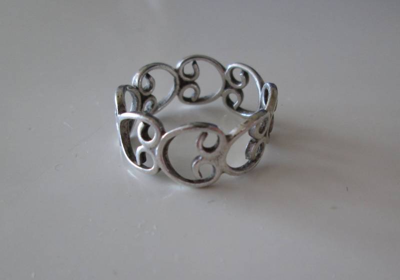 sterling Silber Vintage Geschnitzt Detail Dünn Und Luftig-Ring, Größe 5, 5 sterling Silber Vintage Geschnitzt Detail Dünn Und Luftig-Ring, Größe 5, 5 von WatchesAndJewels