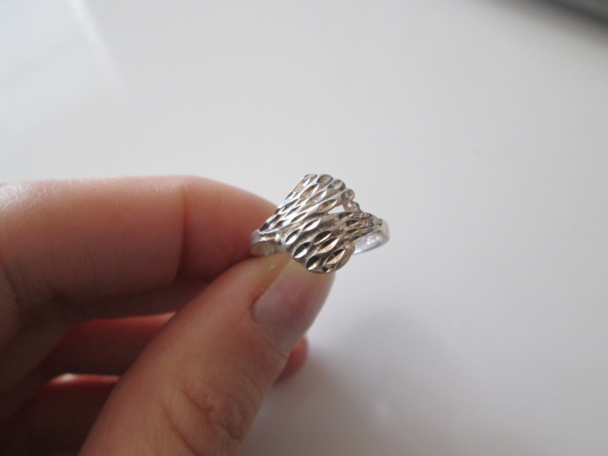 sterling Silber Vintage Geschnitzt Detail Ring, Größe 5, 5 sterling Silber Vintage Geschnitzt Detail Ring, Größe 5, 5 von WatchesAndJewels